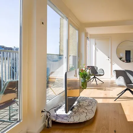 Spacious 3-bedroom With A Rooftop Terrace In The Center Of Apartmán Kodaň