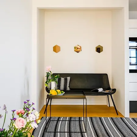 Spacious 3-bedroom With A Rooftop Terrace In The Center Of Apartment