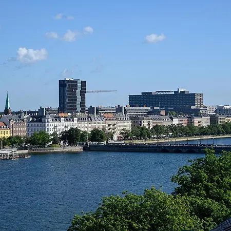 Apartment Spacious 3-bedroom With A Rooftop Terrace In The Center Of *