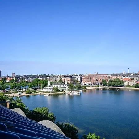 Spacious 3-bedroom With A Rooftop Terrace In The Center Of Apartment *